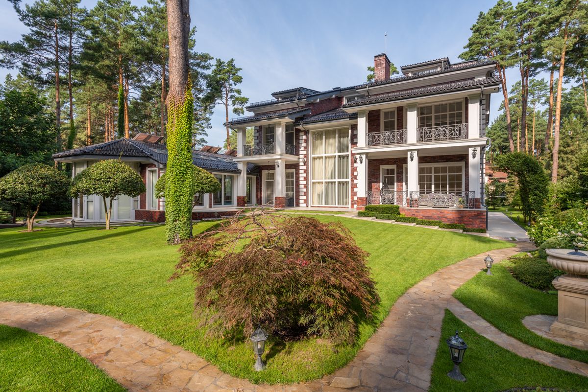 A landscaped home exterior used as approved illustrative trade photography